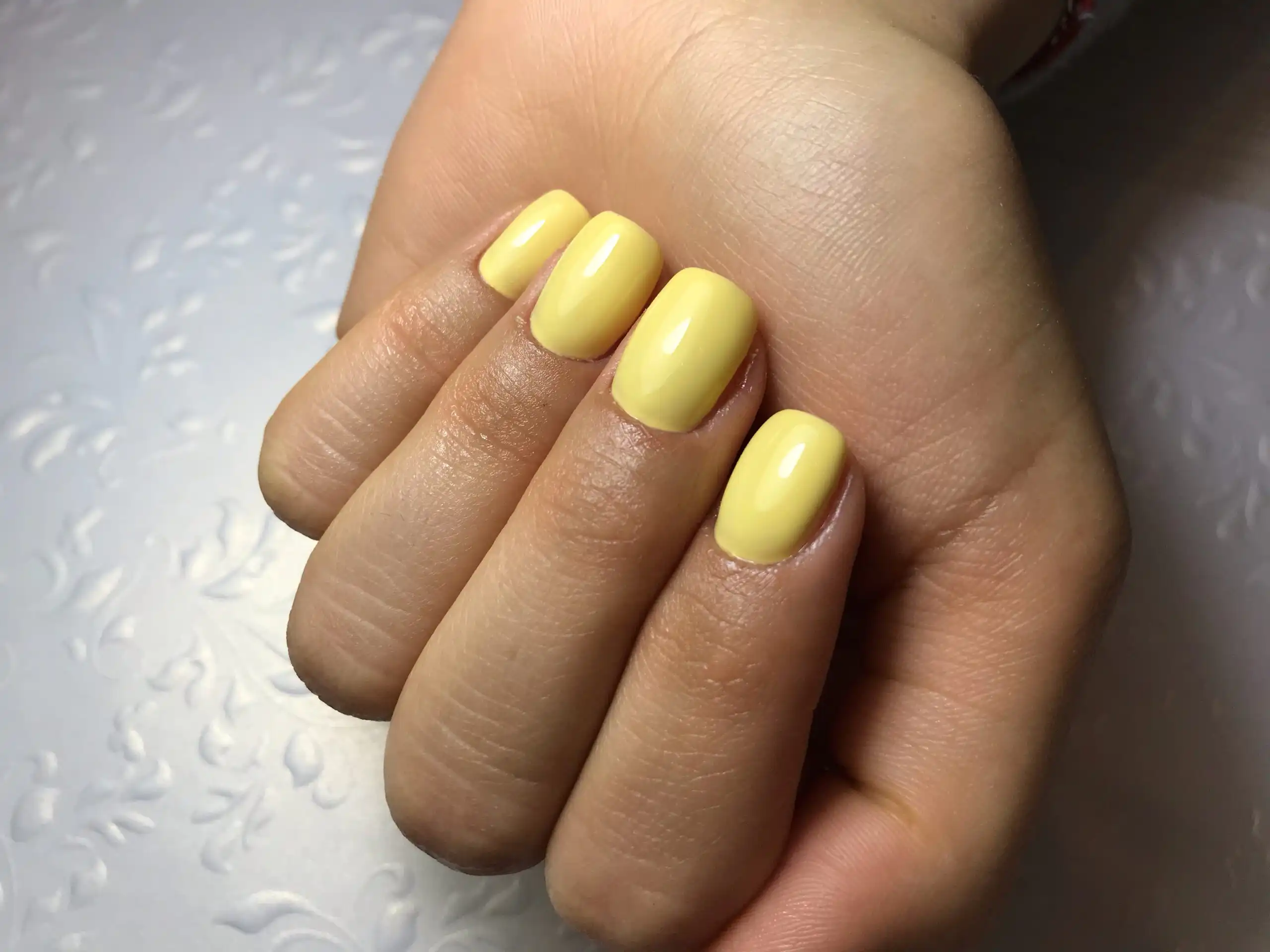 Gel lak nokti žuta proletnja nijansa, KTBeauty